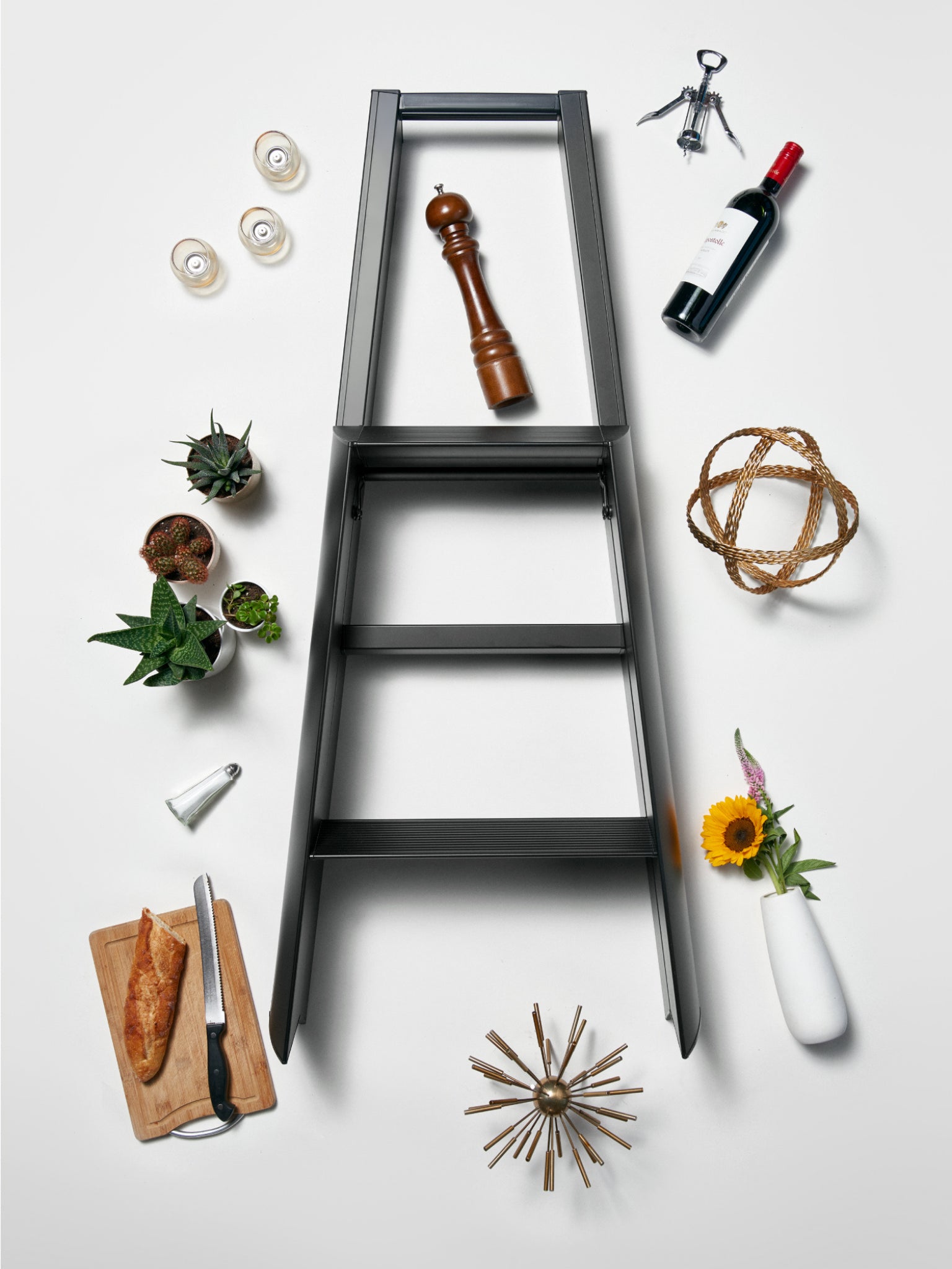 Packshot met voeding van de Hasegawa 3 step ladder in het zwart